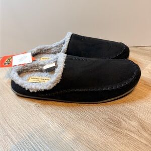 SOLD! Deer Stags Men’s Nordic Black Slippers